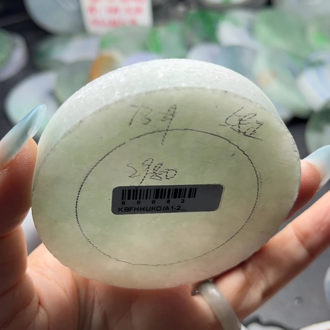 定制翡翠未镶嵌翡翠手镯