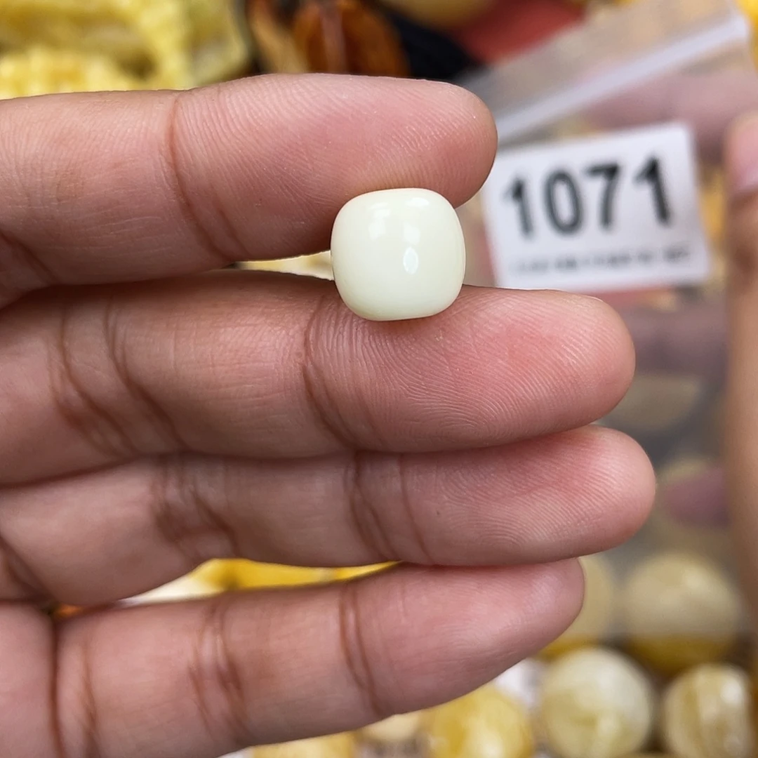 蜜蜡未镶嵌珠宝奇石11