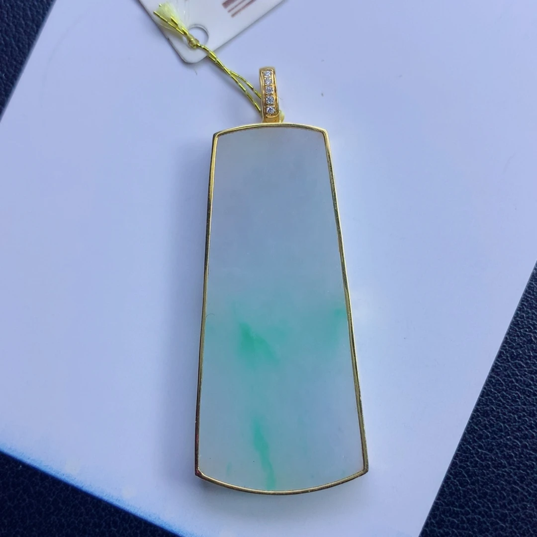 翡翠未镶嵌颈饰无事牌