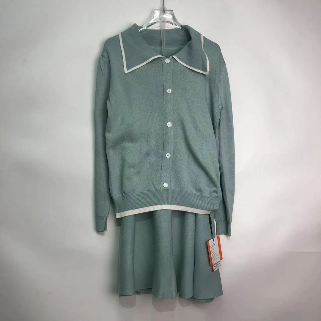 C3029时尚小翻领浅蓝色飘带排扣裙子套装