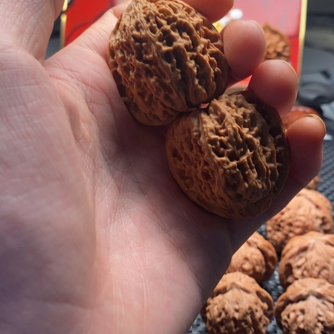 ****袋文玩核桃精品对南疆石
