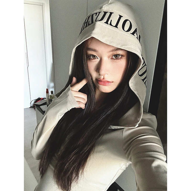 六指导 街头潮酷 莱赛尔连帽针织衫女秋修身字母显瘦黑色长袖上衣