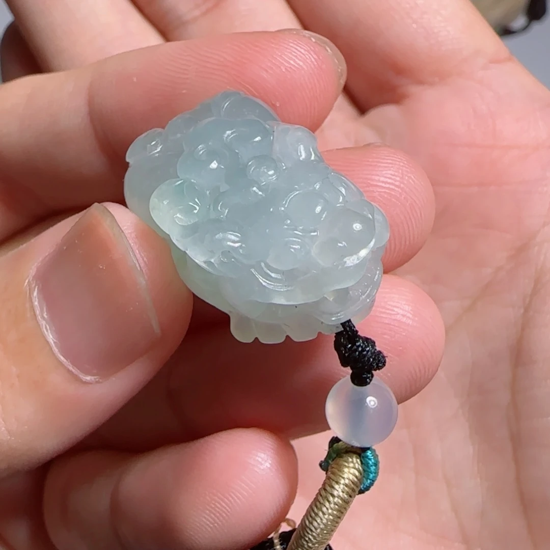 翡翠未镶嵌颈饰貔貅