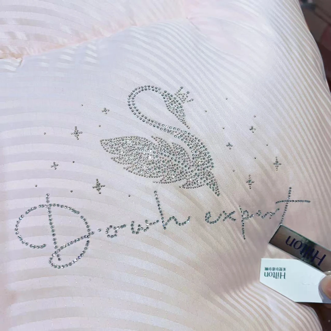 【秋冬宠粉】米切尔希尔顿银离子零压力烫钻提花羽丝绒被-粉色