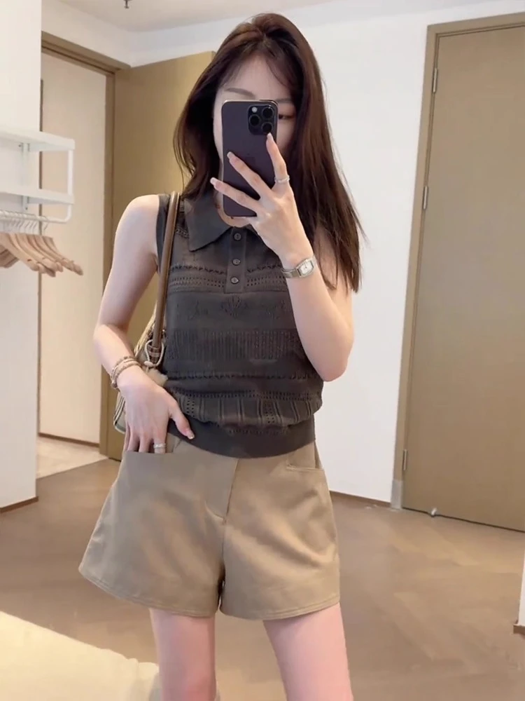 巨好看的夏装一整套休闲钩花镂空翻领无袖背心时尚显瘦休闲短裤潮