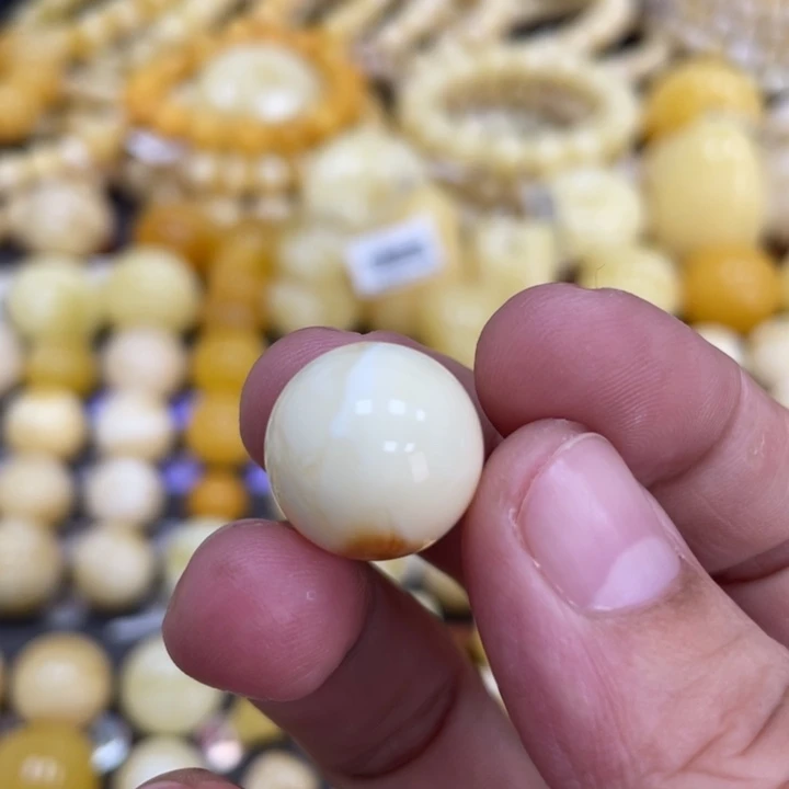 蜜蜡未镶嵌裸石15.3mm皮沁瑕疵 瓷白福利款