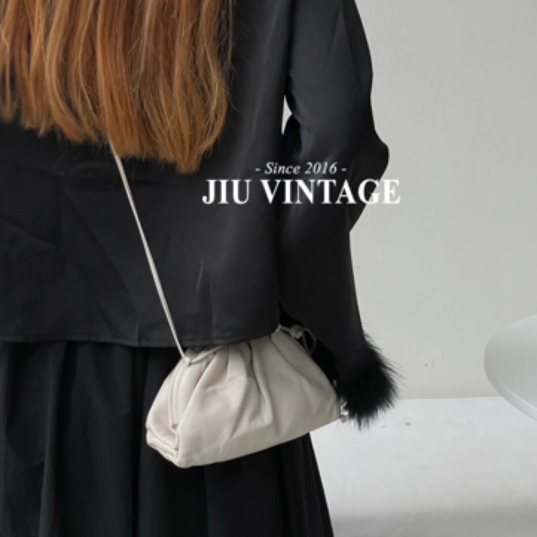 99新 BOTTEGA VENETA/葆蝶家 BV米白色mini云朵包JM2-2848