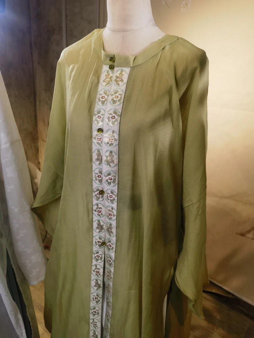 明制万历眉子长衫