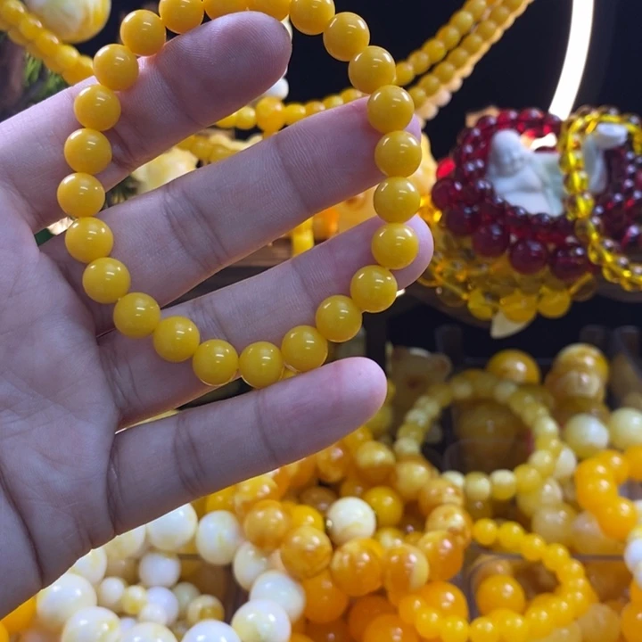 星***璨无非金属鸡油黄8mm全品无暇