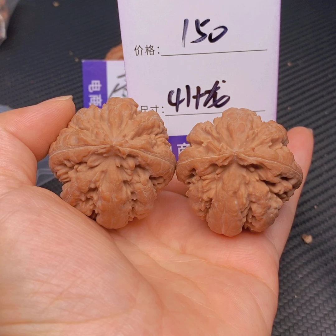 文玩核桃霸王龙核桃
