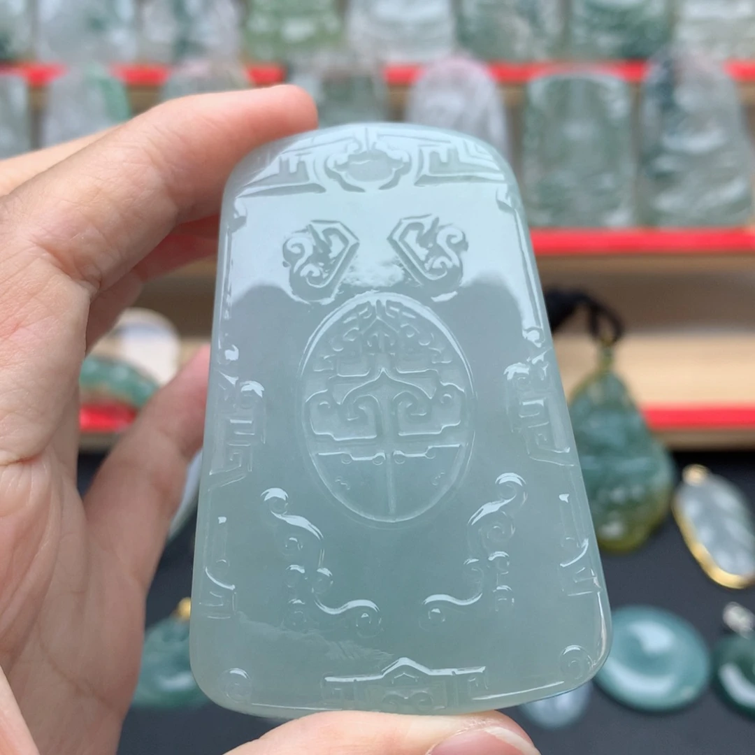 翡翠未镶嵌颈饰无事牌