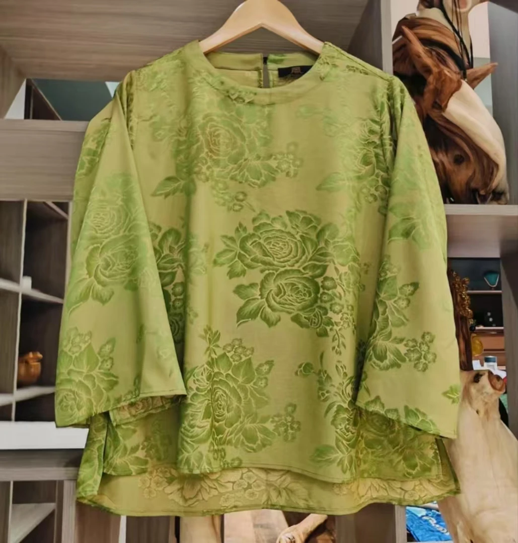 凤徕兮高级私人定制绿底绿牡丹花暗纹前短后长圆领上衣   SY5415