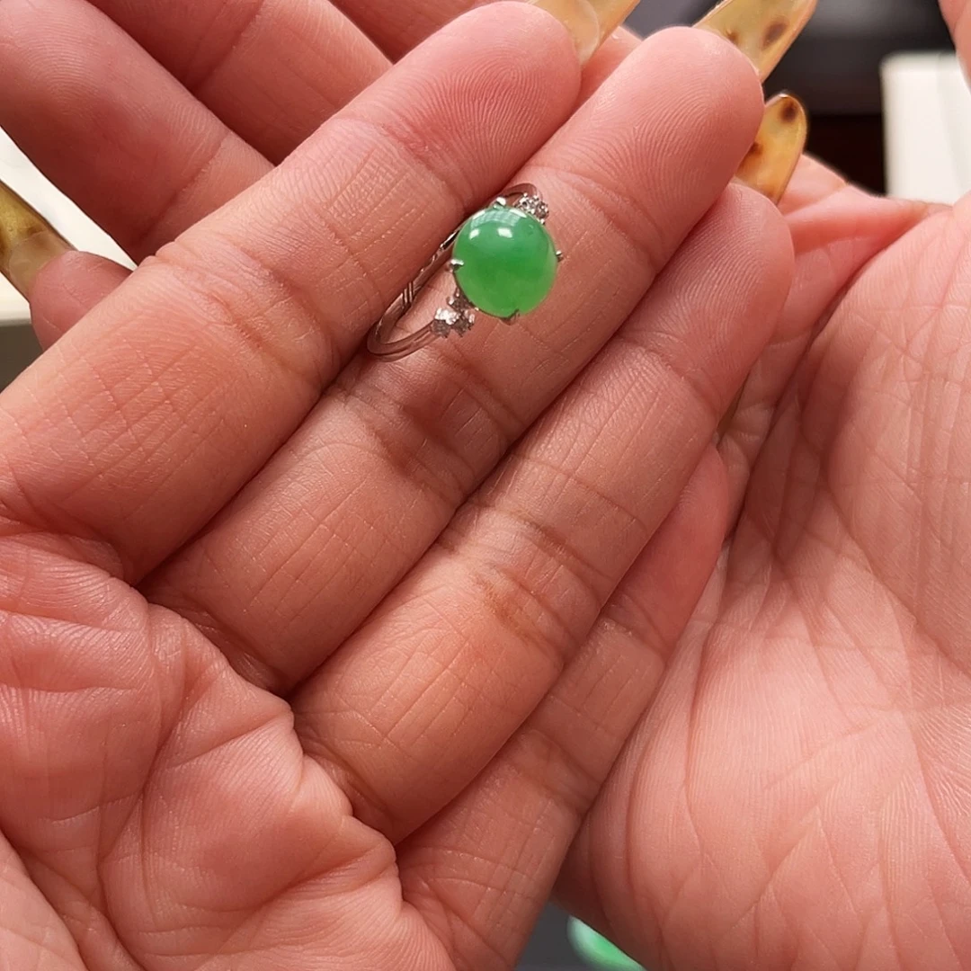 翡翠18K金镶嵌戒指