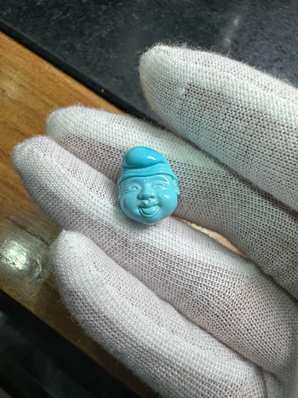 原矿绿松石童趣雕刻尺寸12.4mm高15.6mm