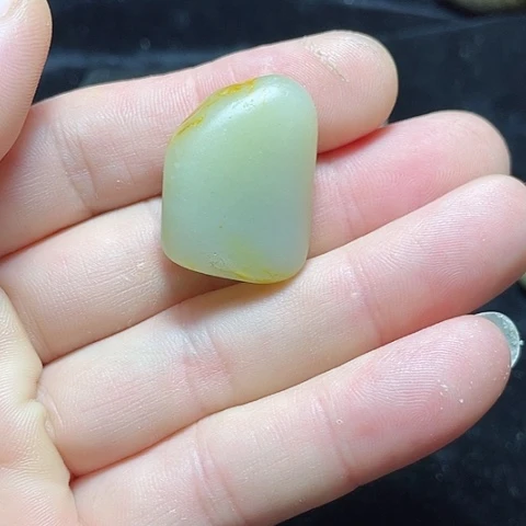 颈饰未镶嵌和田玉（糖玉）