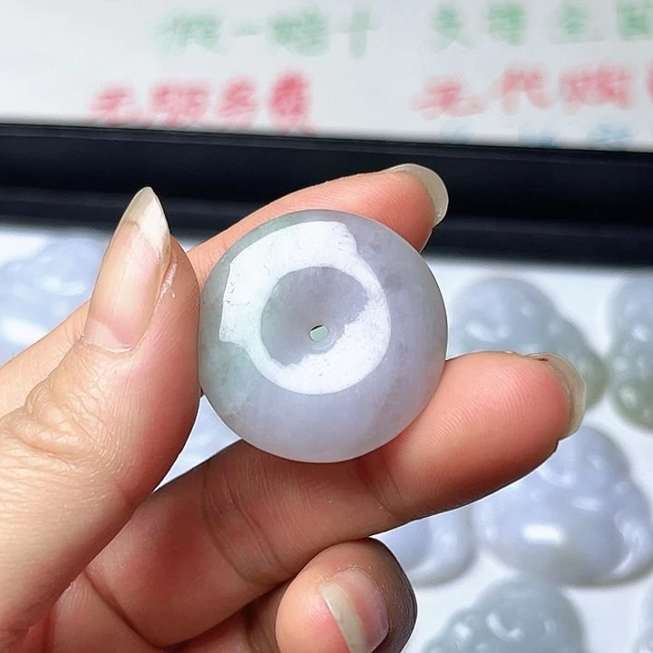 翡翠未镶嵌颈饰平安扣