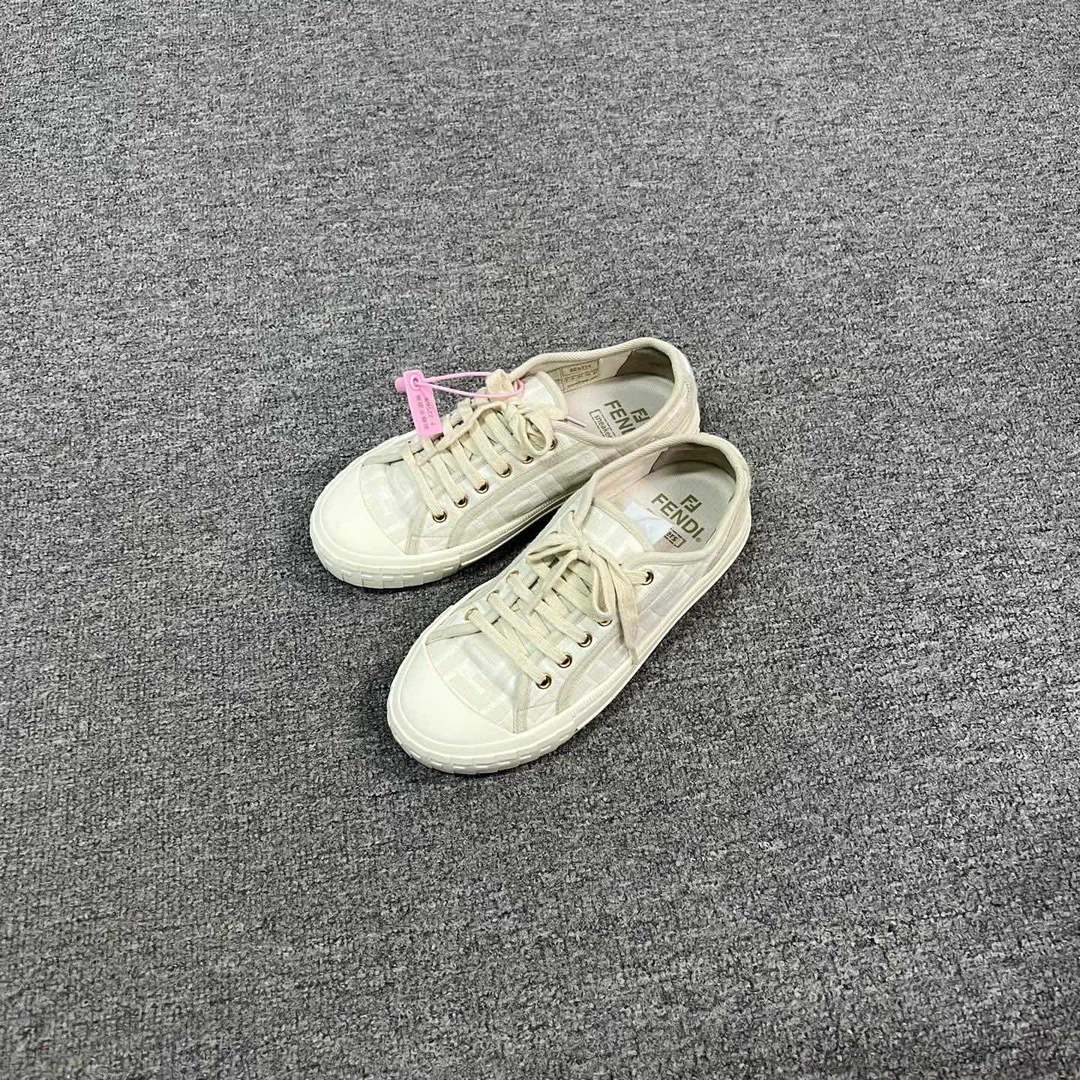 99新 FENDI/芬迪 fendi 满印 帆布鞋 37码