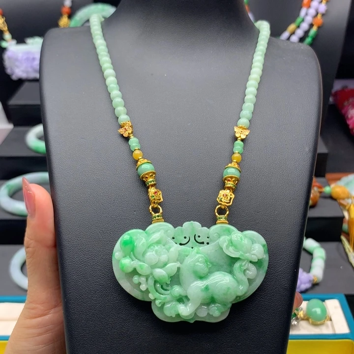 颈饰未镶嵌翡翠翡翠猫咪牌