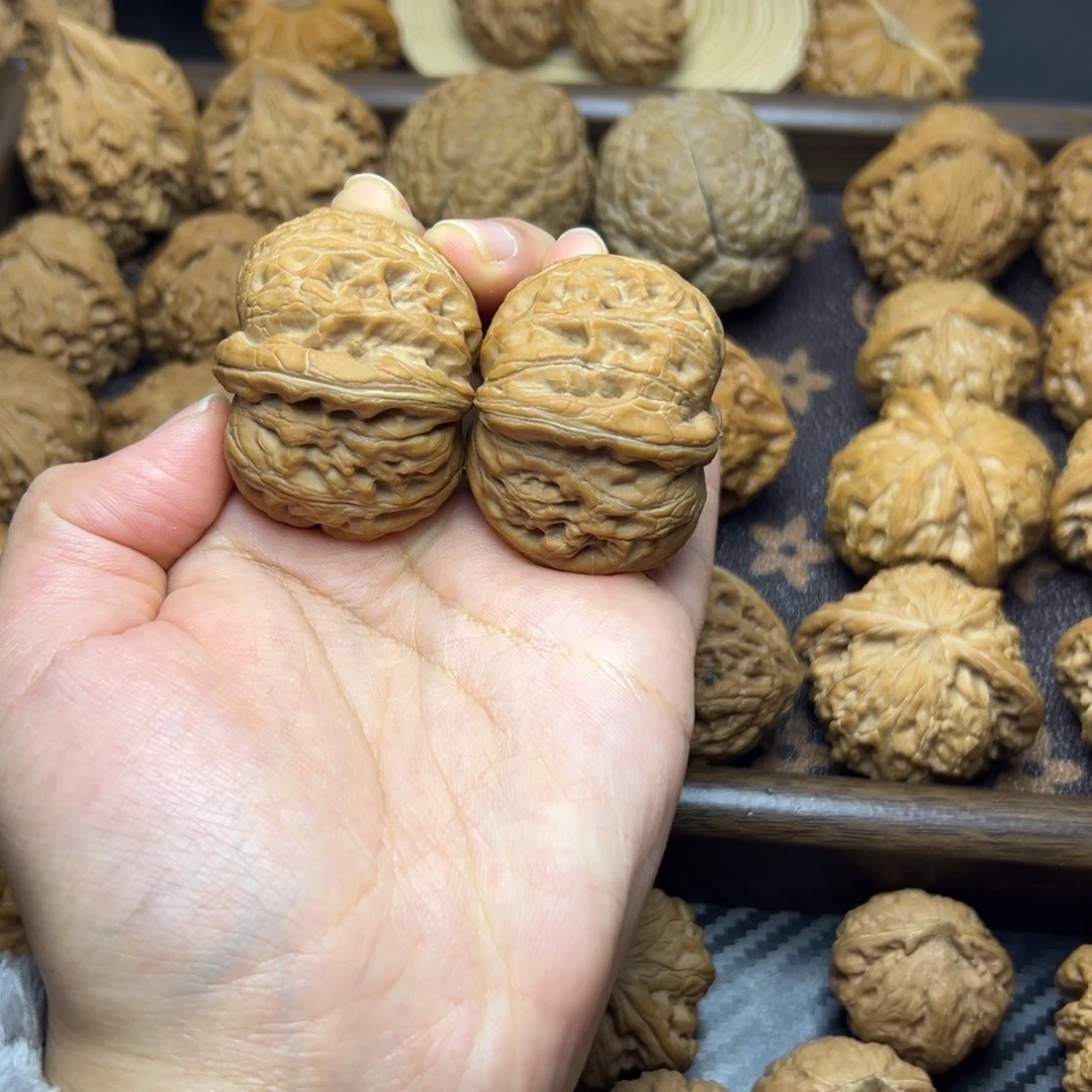 文玩核桃把件元宝42+水尖