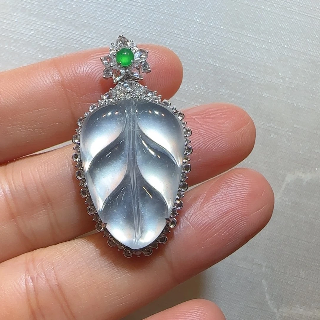 翡翠18K金镶嵌颈饰树叶