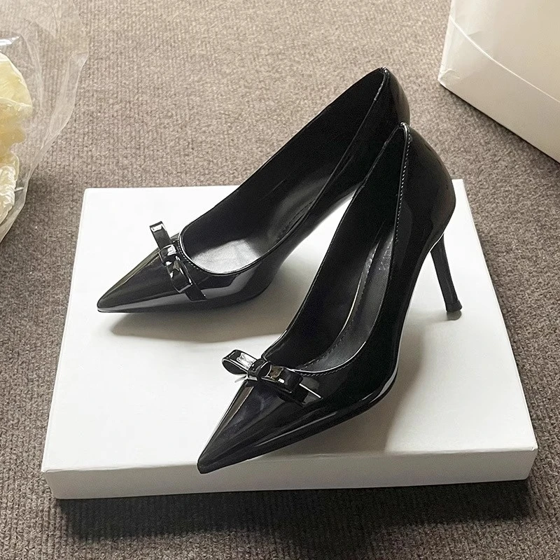 2025秋季新款高跟鞋细跟尖头漆皮蝴蝶结时尚法式气质职业裸色单鞋