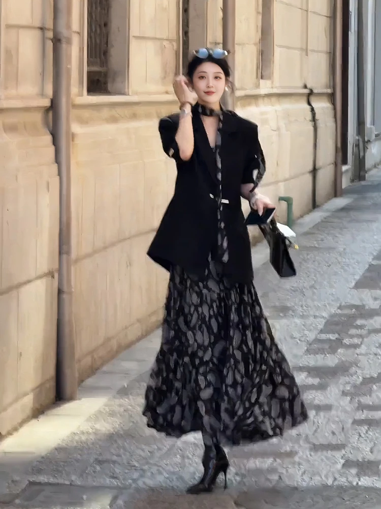 ootd穿搭一整套秋季显瘦减龄设计感碎花连衣裙长袖外套两件套装女