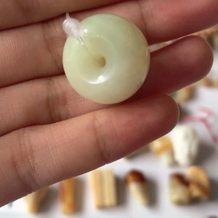 蛇纹石玉未镶嵌配饰