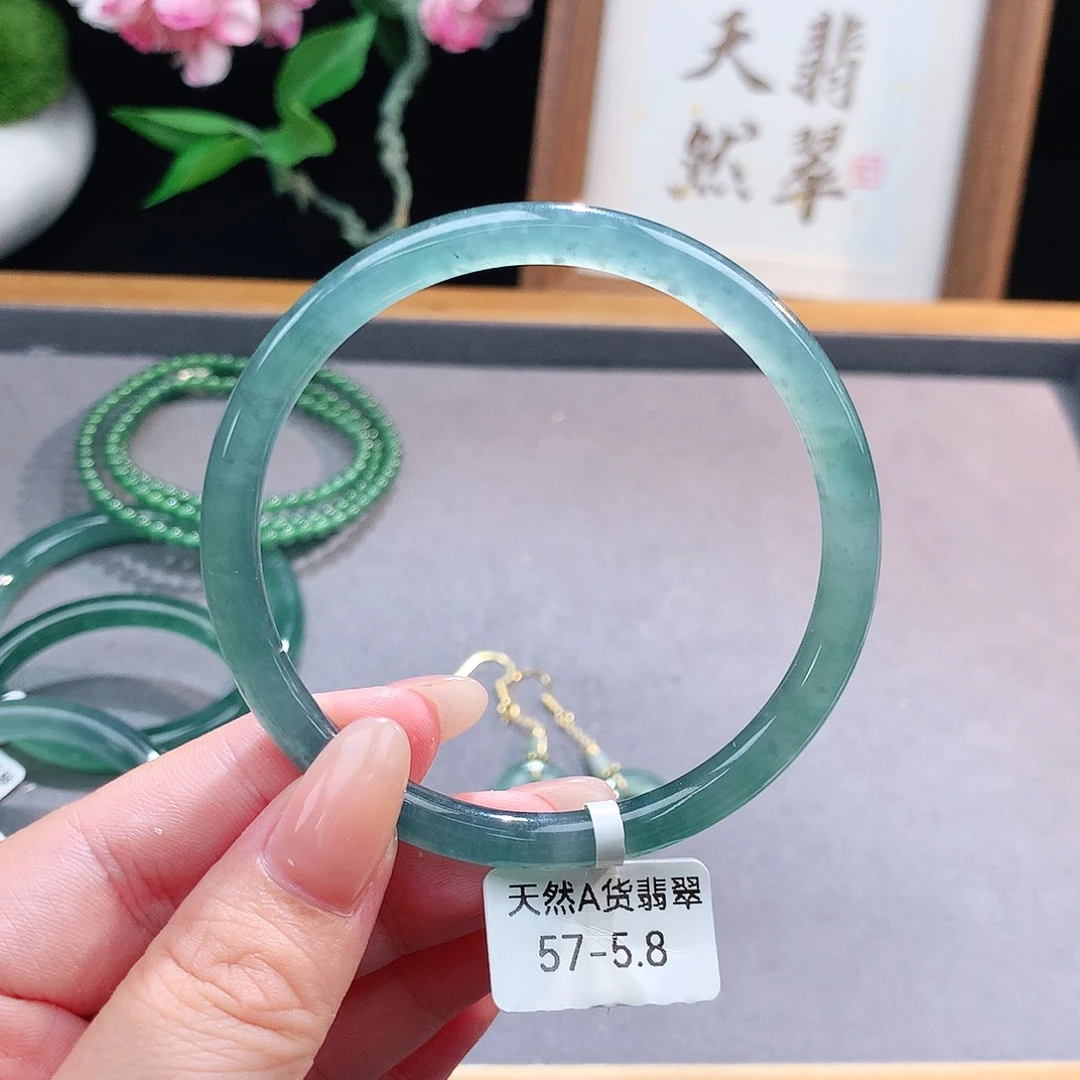 未镶嵌手镯（圆镯）翡翠