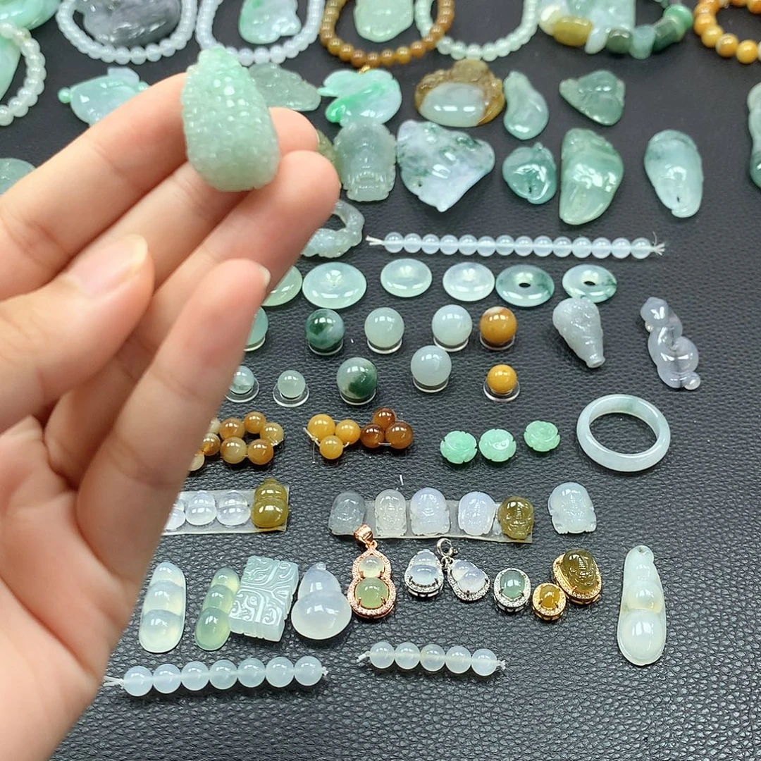 翡翠未镶嵌颈饰葡萄