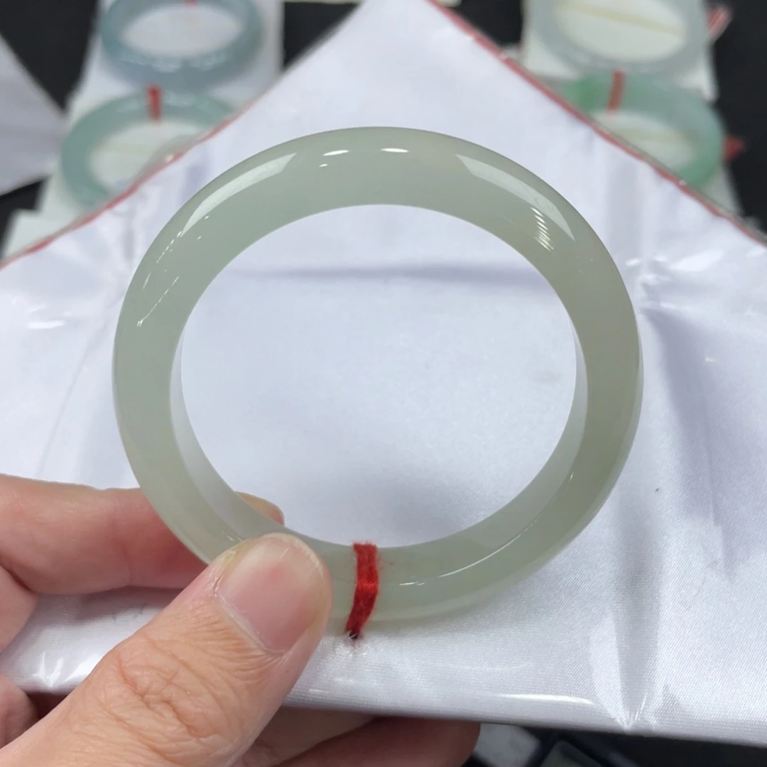 翡翠手镯未镶嵌52.6正圈