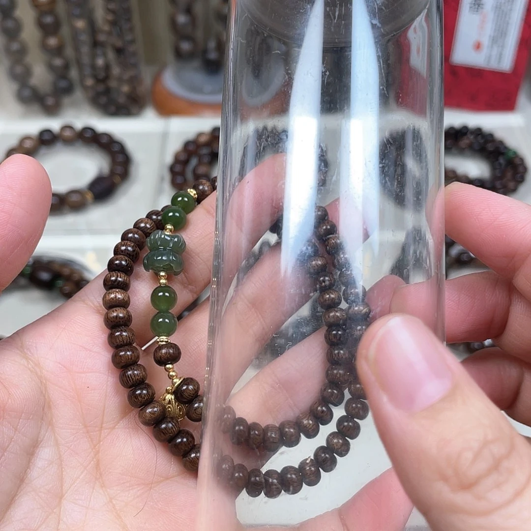 用***5沉香碎屑沉香+越南富森红土沉留疤料0.6