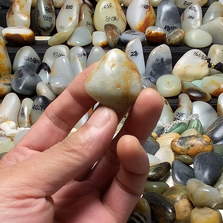 和田玉未镶嵌颈饰吊坠