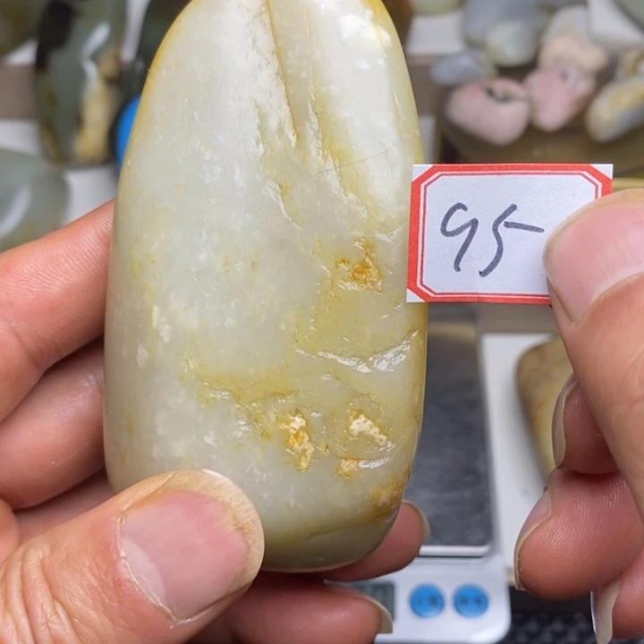 未镶嵌和田玉把件95