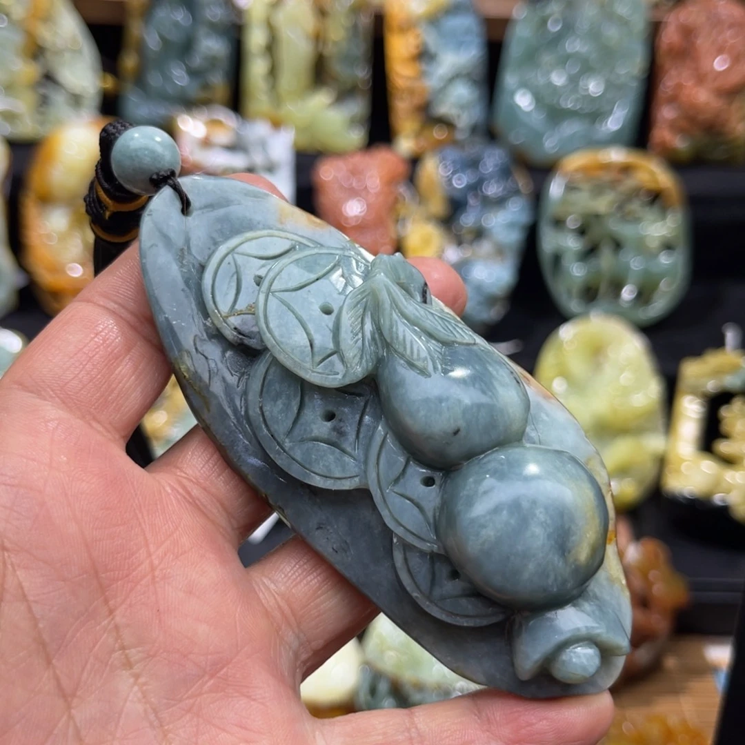 蛇纹石玉未镶嵌颈饰