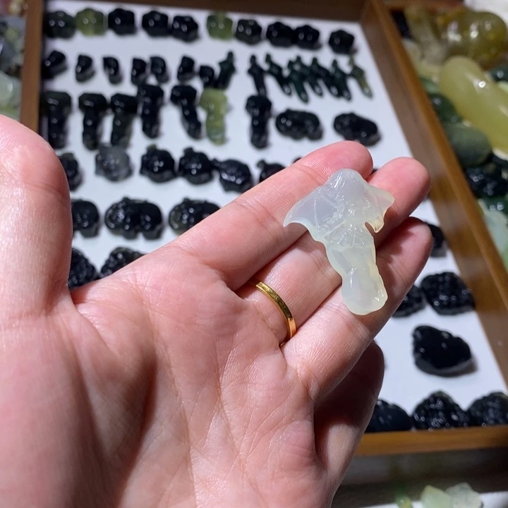 蛇纹石玉合金颈饰