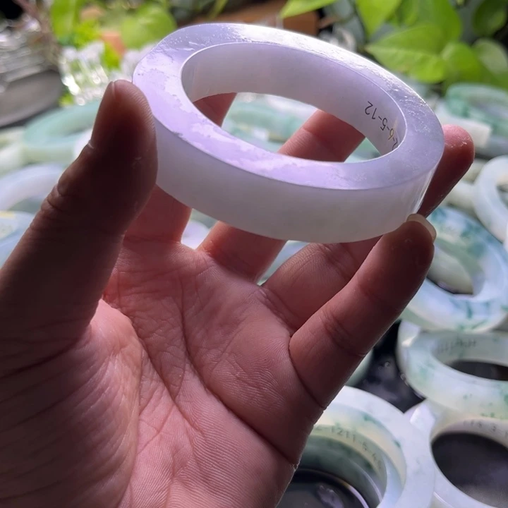 定制翡翠未镶嵌翡翠手镯