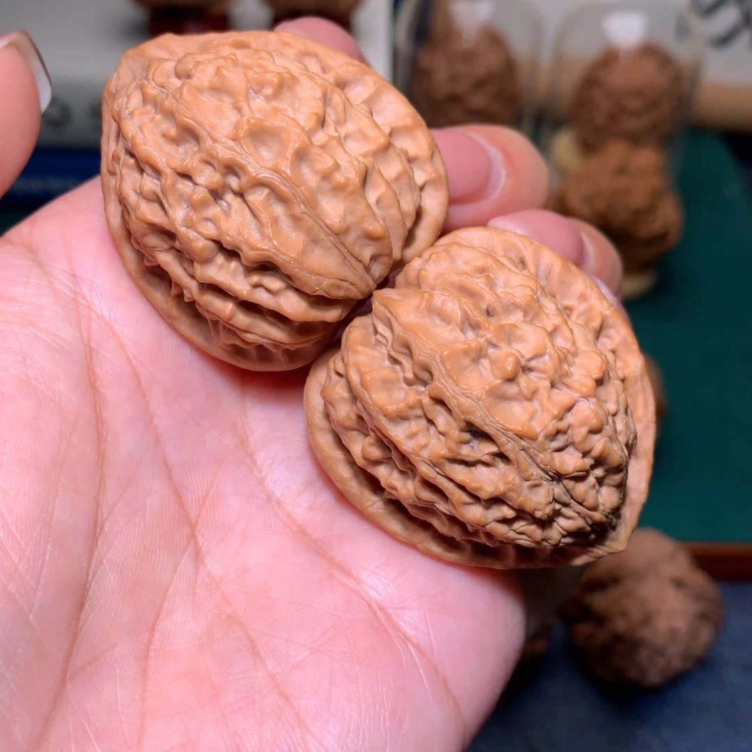 文玩核桃把件金牛