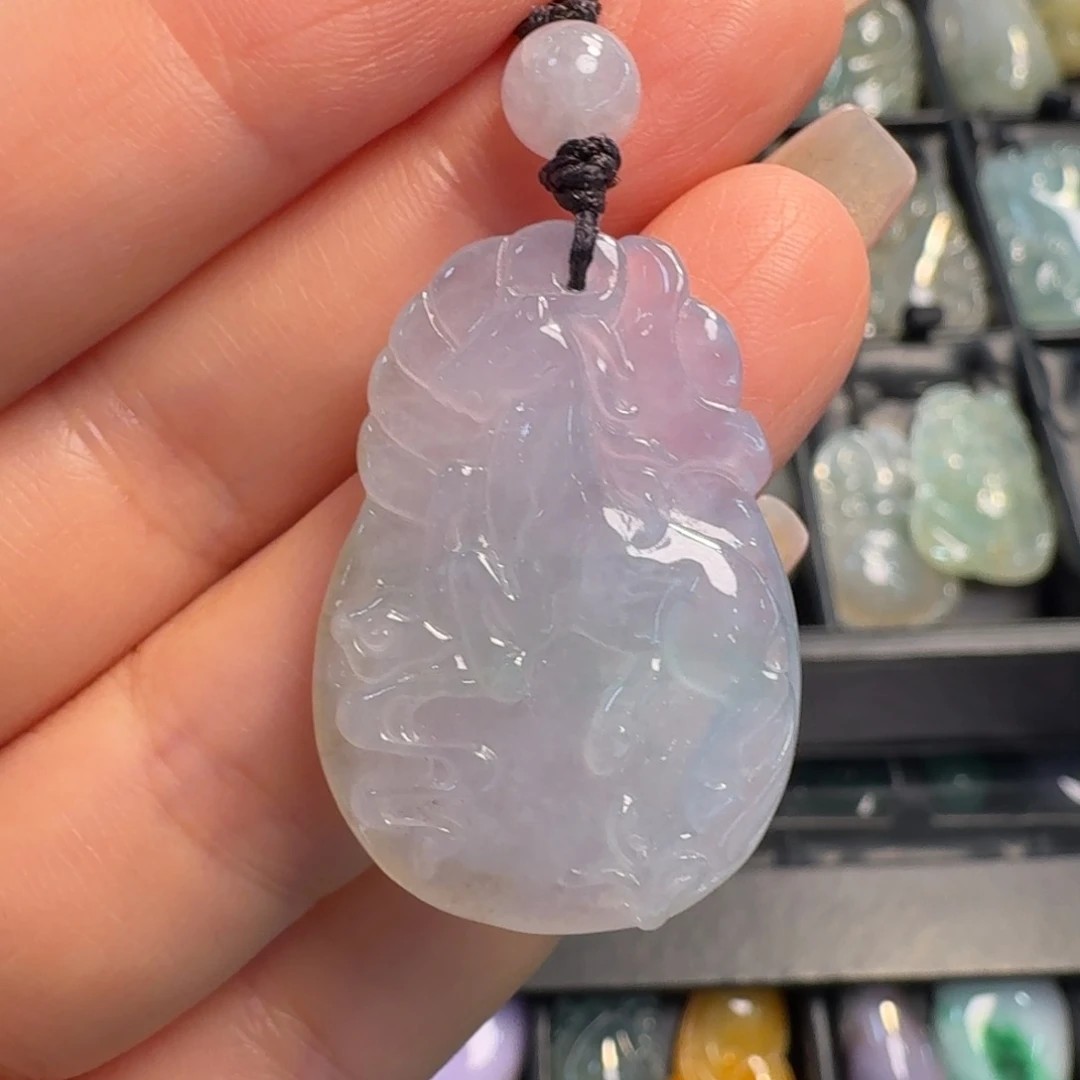 翡翠18K金镶嵌颈饰生肖马