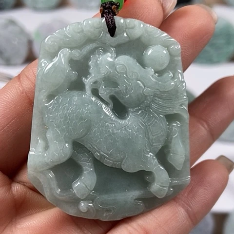 翡翠颈饰未镶嵌麒麟福利翡翠