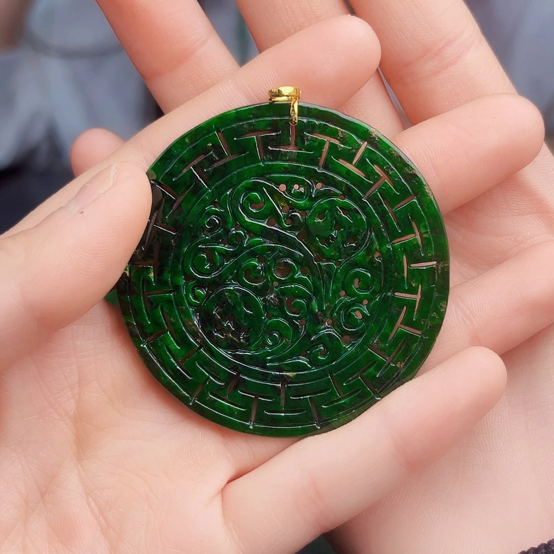 颈饰18K金镶嵌翡翠多样性