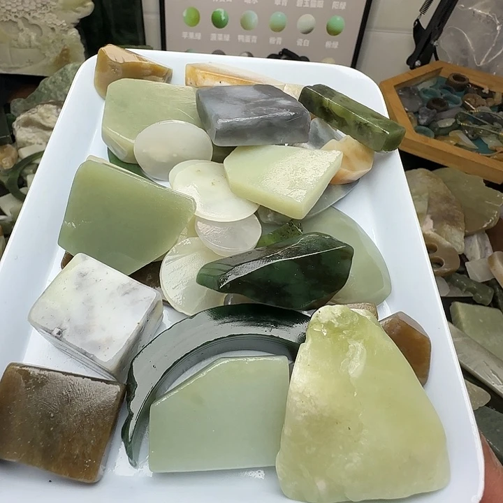 漂***子和田玉（糖玉）未镶嵌珠宝半成品