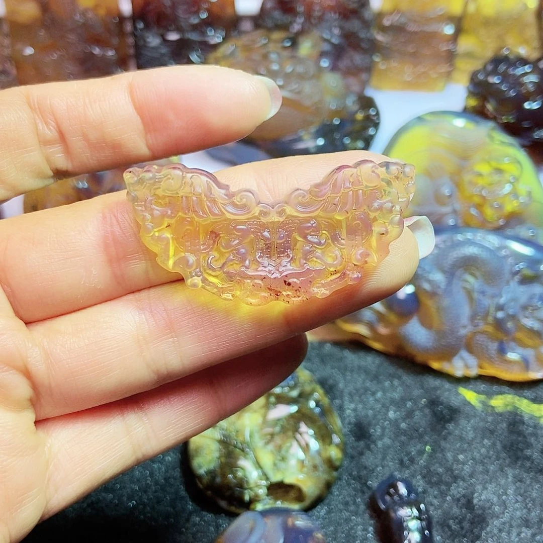 琥珀颈饰未镶嵌兽牌