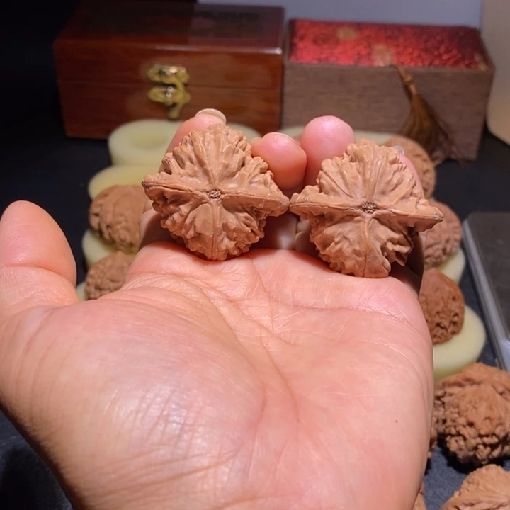 ****⁷文玩核桃吊坠望月