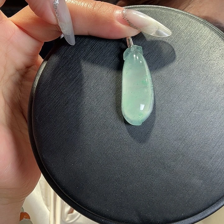 石英质玉（非洲翠）未镶嵌颈饰