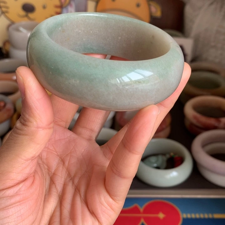 石英质玉（佘太翠）未镶嵌手镯