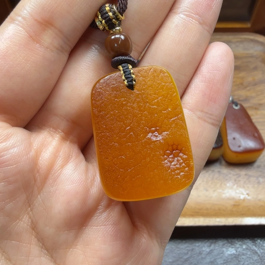 琥珀吊坠(赠链)未镶嵌