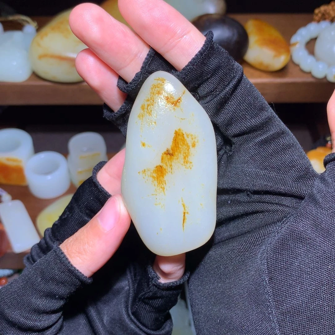 小***伟和田玉未镶嵌颈饰