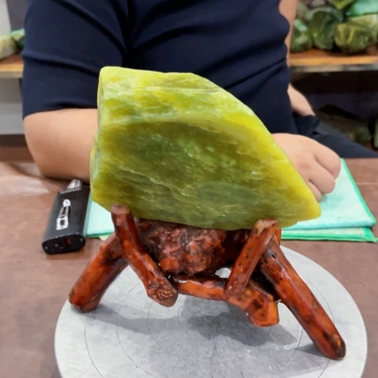 未镶嵌蛇纹石玉原石海**朵
