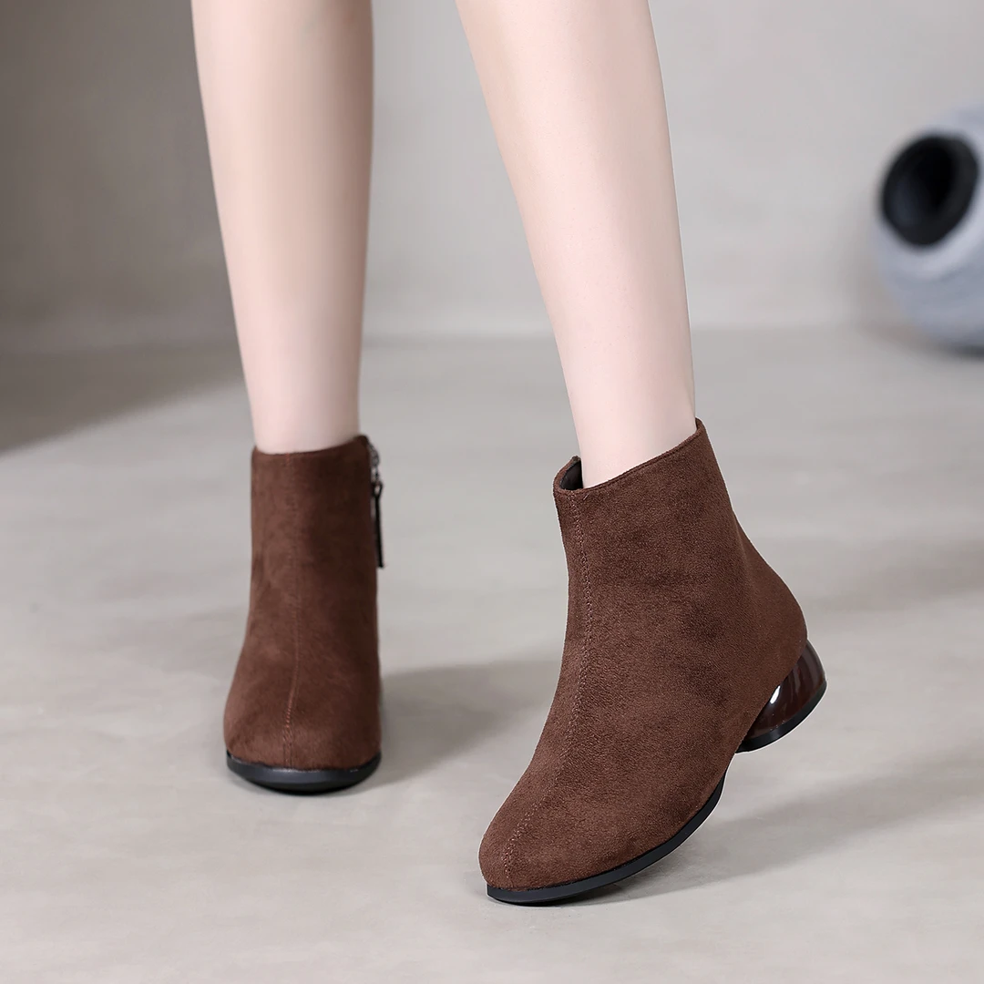 2025新款圆头低跟绒面短靴复古气质粗跟百搭时尚女士靴子