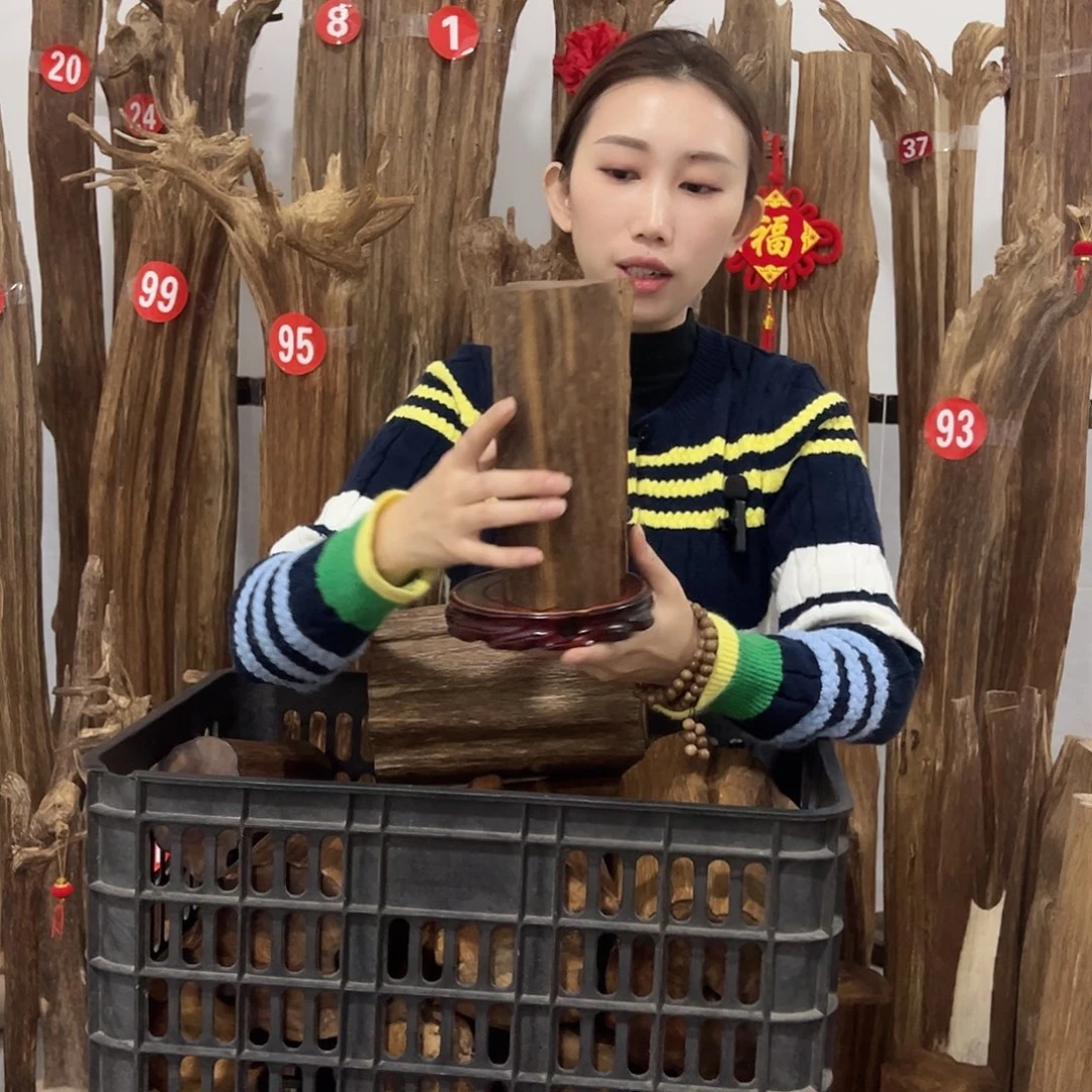 沉香碎屑沉香原材料